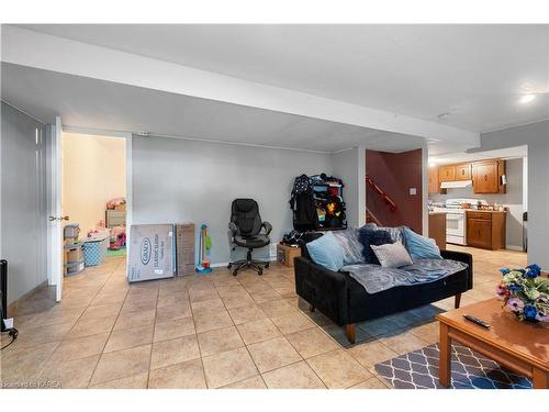 353 Charles Street, Gananoque, ON - Indoor Photo Showing Living Room