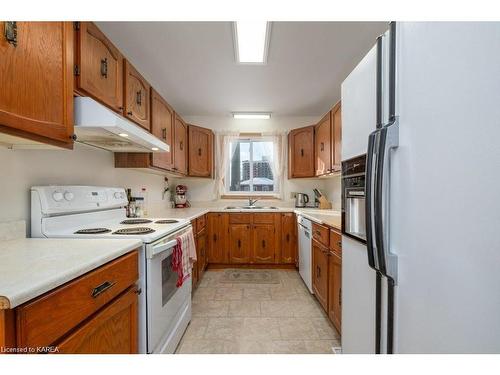 581 Macdonnell Street, Kingston, ON - Indoor Photo Showing Kitchen