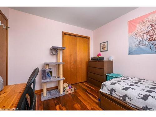581 Macdonnell Street, Kingston, ON - Indoor Photo Showing Bedroom
