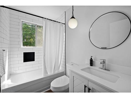 741 Dempster Drive, Gananoque, ON - Indoor Photo Showing Bathroom