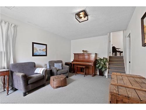 741 Dempster Drive, Gananoque, ON - Indoor Photo Showing Living Room
