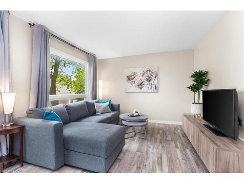 140-770 Ashwood Drive, Kingston, ON - Indoor Photo Showing Living Room
