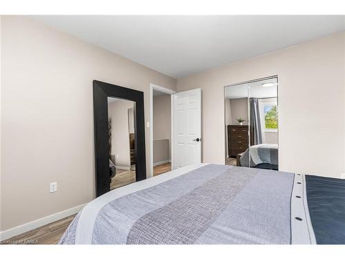 140-770 Ashwood Drive, Kingston, ON - Indoor Photo Showing Bedroom