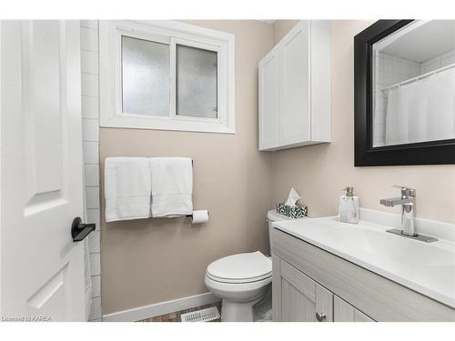 140-770 Ashwood Drive, Kingston, ON - Indoor Photo Showing Bathroom