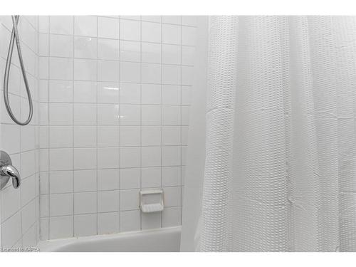 140-770 Ashwood Drive, Kingston, ON - Indoor Photo Showing Bathroom