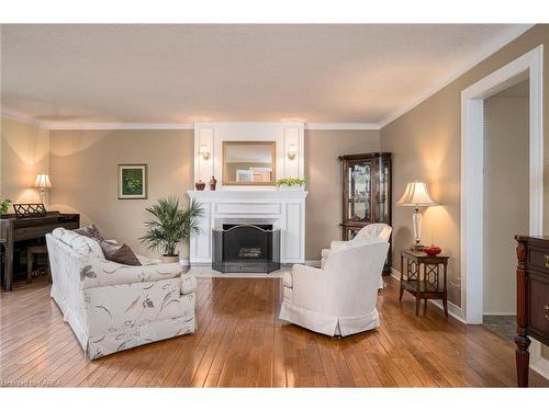 23 Brooklands Park Avenue, Bath, ON - Indoor Photo Showing Living Room With Fireplace