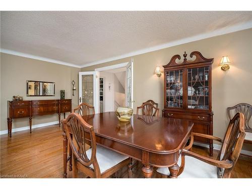 23 Brooklands Park Avenue, Bath, ON - Indoor Photo Showing Dining Room