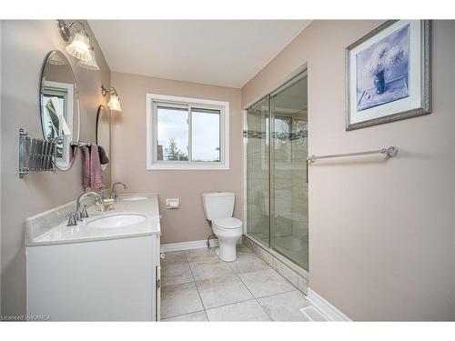23 Brooklands Park Avenue, Bath, ON - Indoor Photo Showing Bathroom