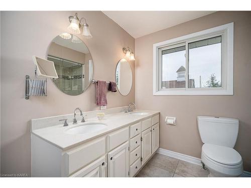 23 Brooklands Park Avenue, Bath, ON - Indoor Photo Showing Bathroom