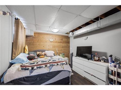 58 Cliff Crescent, Kingston, ON - Indoor Photo Showing Bedroom