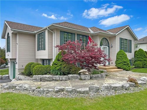 1 Bayshore Drive, Bath, ON - Outdoor