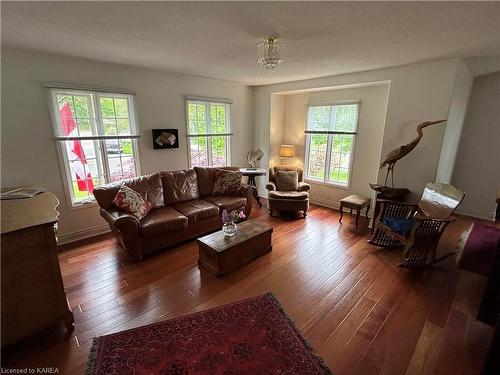 1 Bayshore Drive, Bath, ON - Indoor Photo Showing Living Room