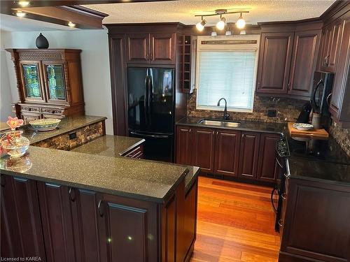 1 Bayshore Drive, Bath, ON - Indoor Photo Showing Kitchen