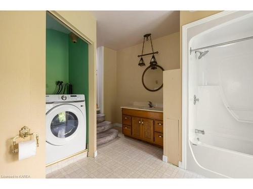79 Colborne Street, Kingston, ON - Indoor Photo Showing Laundry Room