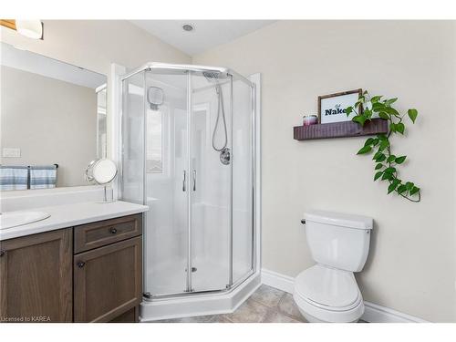 217 Holden Street, Kingston, ON - Indoor Photo Showing Bathroom