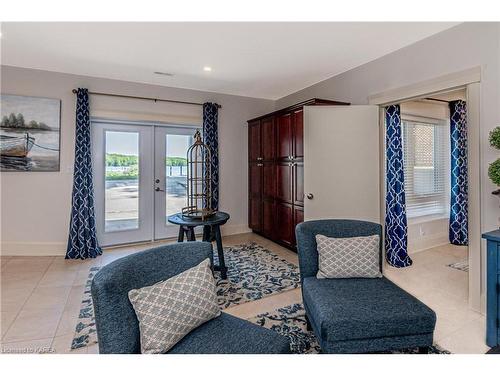 494 Spithead Road, Gananoque, ON - Indoor Photo Showing Living Room