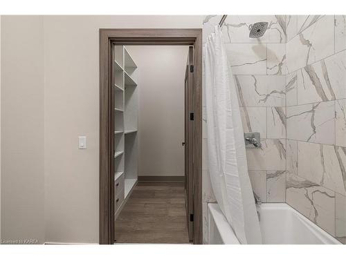 105-820 Gardiners Road, Kingston, ON - Indoor Photo Showing Bathroom