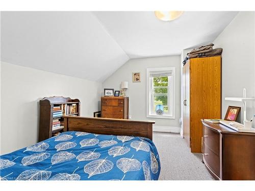 1549 Doyle Road, Bath, ON - Indoor Photo Showing Bedroom