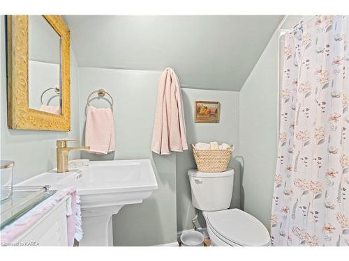 1549 Doyle Road, Bath, ON - Indoor Photo Showing Bathroom