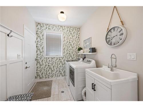 1626 Brookedayle Avenue, Kingston, ON - Indoor Photo Showing Laundry Room