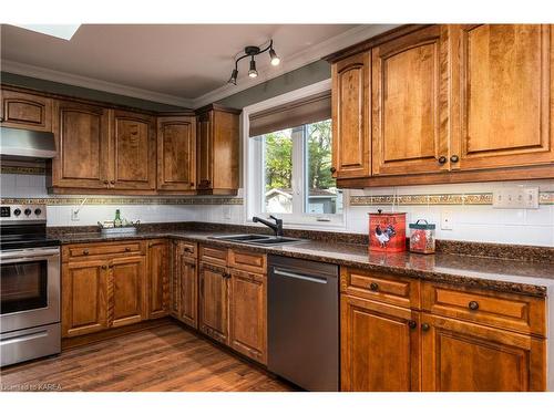 14 Sunset Lane, Napanee, ON - Indoor Photo Showing Kitchen With Double Sink