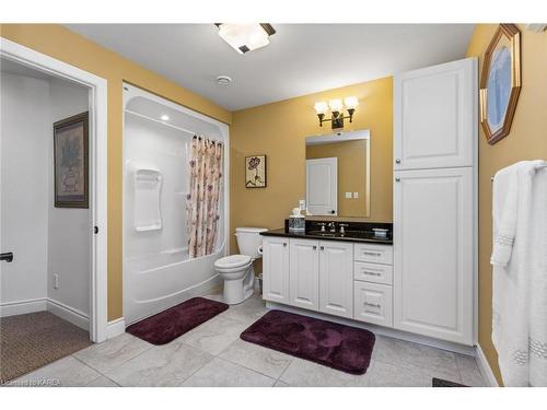 1219 Lisbon Place, Kingston, ON - Indoor Photo Showing Bathroom