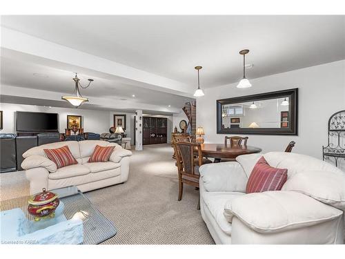 1219 Lisbon Place, Kingston, ON - Indoor Photo Showing Living Room