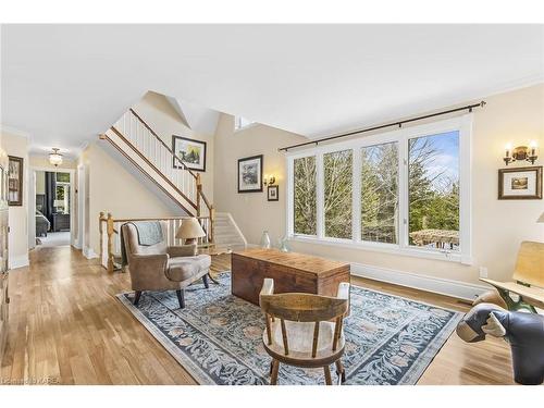 1015 Cedarwoods Drive, Verona, ON - Indoor Photo Showing Living Room