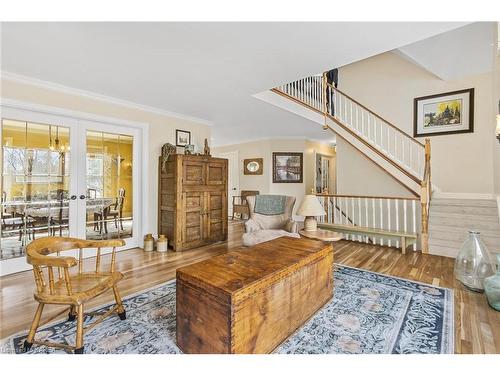 1015 Cedarwoods Drive, Verona, ON - Indoor Photo Showing Living Room