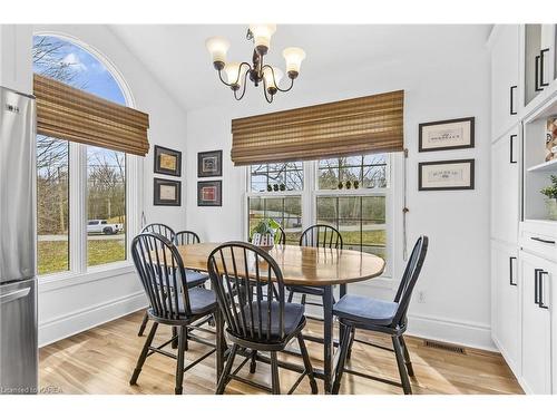 1015 Cedarwoods Drive, Verona, ON - Indoor Photo Showing Dining Room