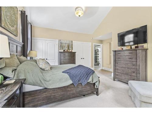 1015 Cedarwoods Drive, Verona, ON - Indoor Photo Showing Bedroom