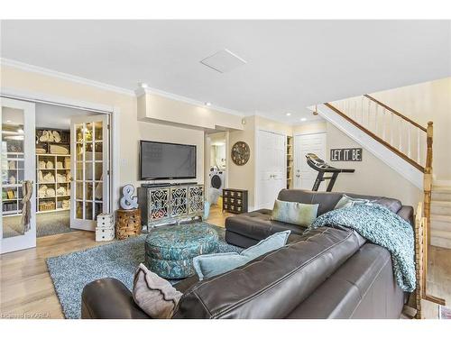 1015 Cedarwoods Drive, Verona, ON - Indoor Photo Showing Living Room