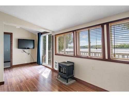 1032 Wildflower Lane, Perth Road Village, ON - Indoor Photo Showing Other Room