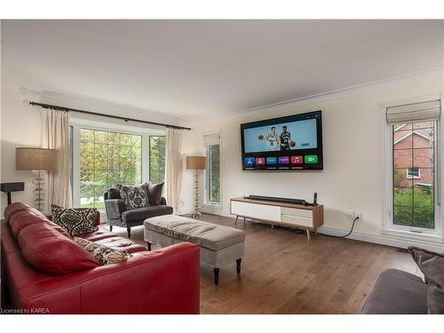 23 Milton Avenue, Kingston, ON - Indoor Photo Showing Living Room