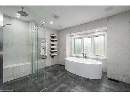 23 Milton Avenue, Kingston, ON - Indoor Photo Showing Bathroom