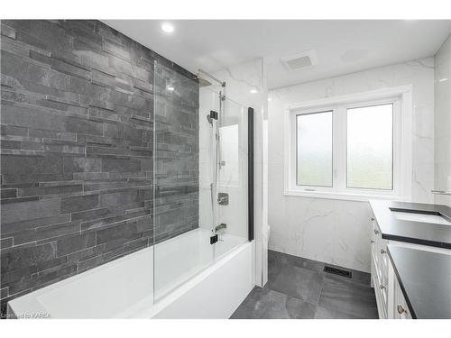 23 Milton Avenue, Kingston, ON - Indoor Photo Showing Bathroom