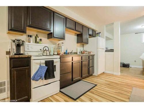 448 Dolshire Street, Kingston, ON - Indoor Photo Showing Kitchen