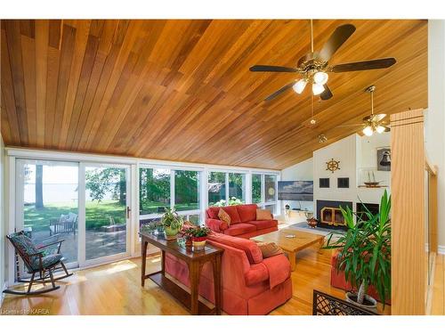 26 Sunset Lane, Napanee, ON - Indoor Photo Showing Living Room