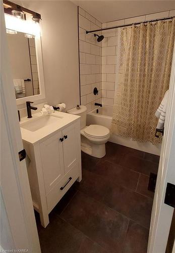 10 Cameron Street, Kingston, ON - Indoor Photo Showing Bathroom