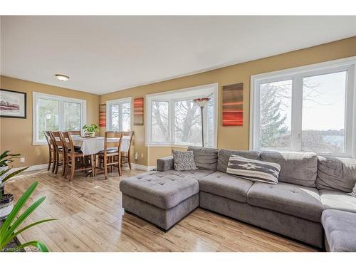 3 Sharmans Lane, Kingston, ON - Indoor Photo Showing Living Room