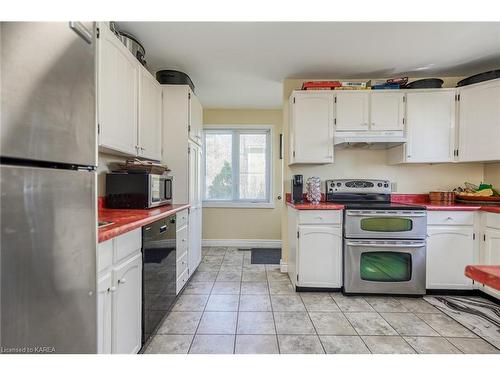 3 Sharmans Lane, Kingston, ON - Indoor Photo Showing Kitchen