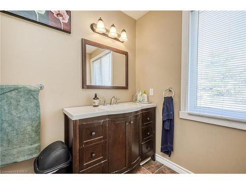 3 Sharmans Lane, Kingston, ON - Indoor Photo Showing Bathroom