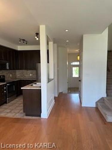 316 Janette Street, Kingston, ON - Indoor Photo Showing Living Room