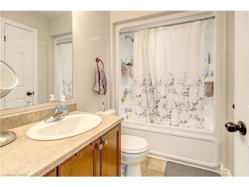 316 Janette Street, Kingston, ON - Indoor Photo Showing Bathroom