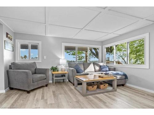 48 Irvine Bay Lane, Wolfe Island, ON - Indoor Photo Showing Living Room