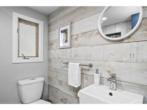 48 Irvine Bay Lane, Wolfe Island, ON - Indoor Photo Showing Bathroom