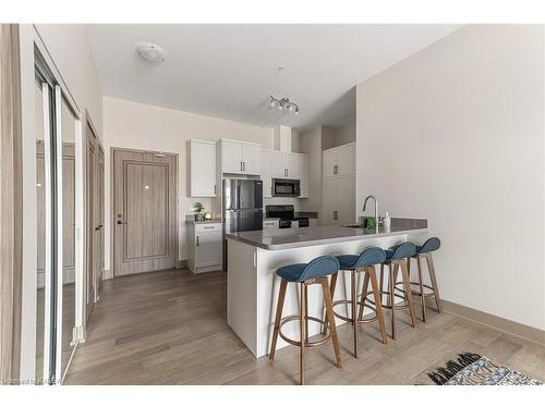 210-820 Gardiners Road, Kingston, ON - Indoor Photo Showing Kitchen