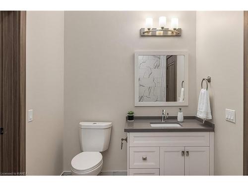 210-820 Gardiners Road, Kingston, ON - Indoor Photo Showing Bathroom