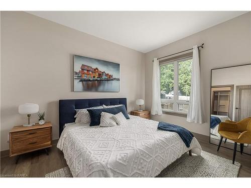 327-820 Gardiners Road, Kingston, ON - Indoor Photo Showing Bedroom