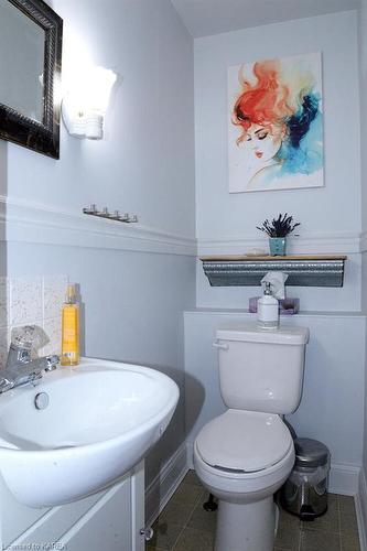 270 Victoria Avenue, Gananoque, ON - Indoor Photo Showing Bathroom